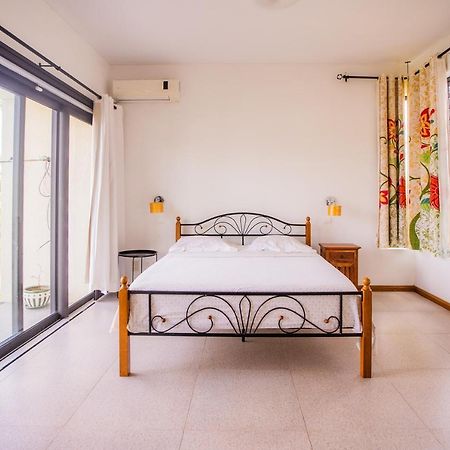 Villa Angelou - Sunlit Beach Getaway With Pool And Wifi Belle Mare Εξωτερικό φωτογραφία