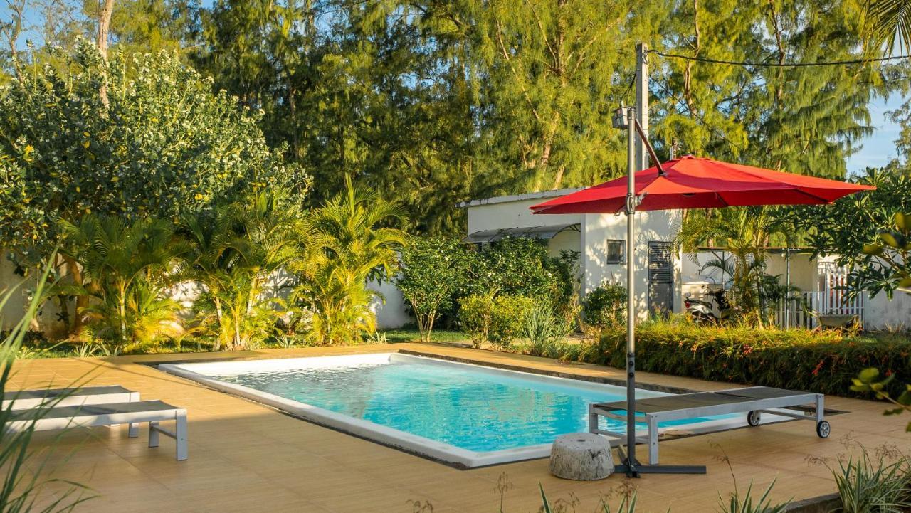 Villa Angelou - Sunlit Beach Getaway With Pool And Wifi Belle Mare Εξωτερικό φωτογραφία