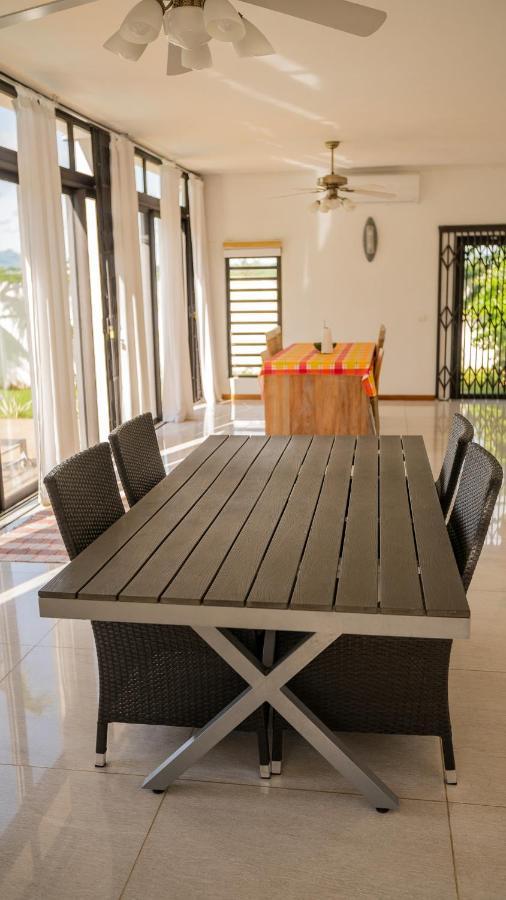 Villa Angelou - Sunlit Beach Getaway With Pool And Wifi Belle Mare Εξωτερικό φωτογραφία