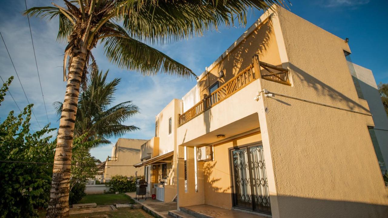 Villa Angelou - Sunlit Beach Getaway With Pool And Wifi Belle Mare Εξωτερικό φωτογραφία