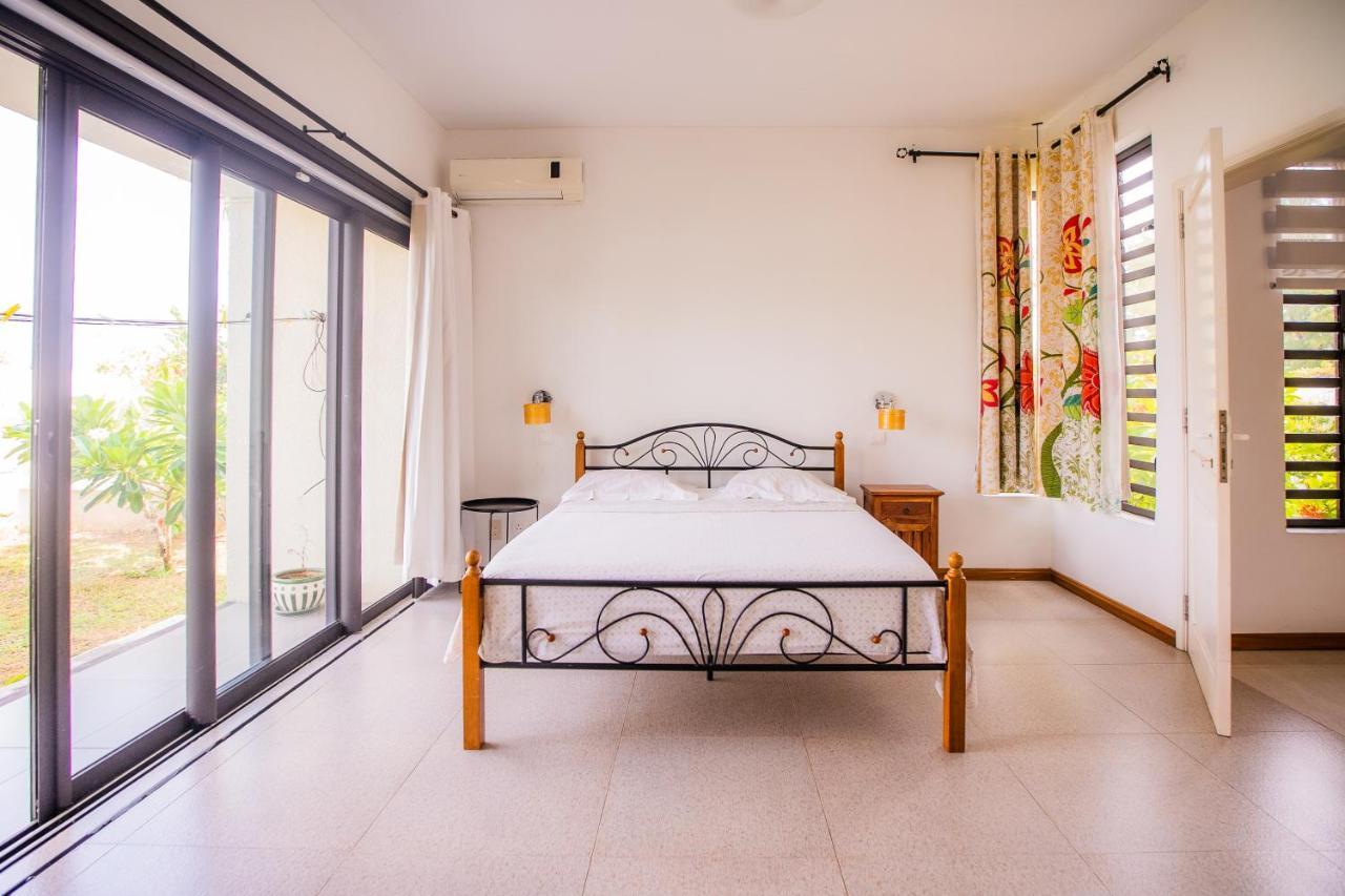 Villa Angelou - Sunlit Beach Getaway With Pool And Wifi Belle Mare Εξωτερικό φωτογραφία